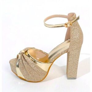 Women’s high heeled pumps-NWOT